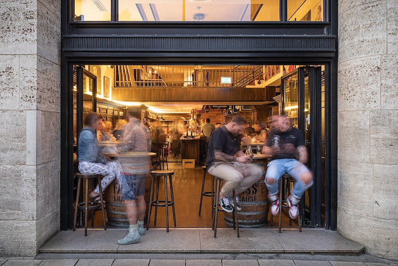 Brewery Tour & Kölsch Altstadt Crawl