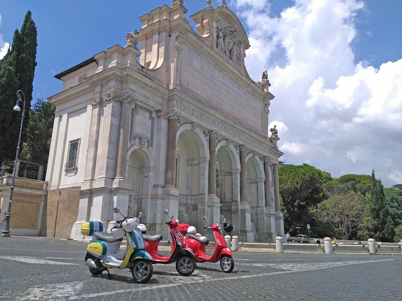 Vespa Tour & Monti